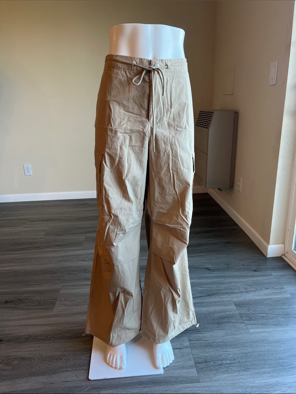 Universal Thread Women’s Casual Drawstring Cargo Pants - Tan